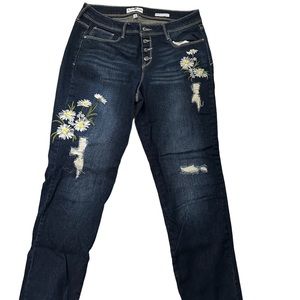 Never work skinny jeans